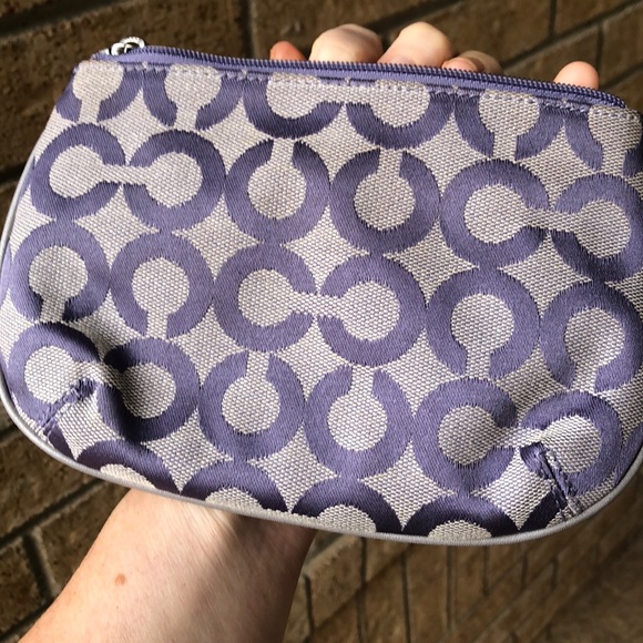 Authentic Coach Wristlet modern logo EUC Lavender - Picture 4 of 10